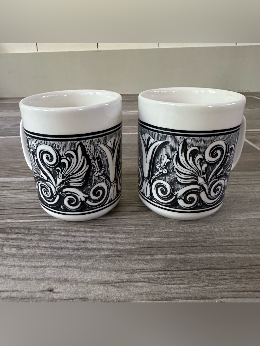 Vintage Gothic Style With Tulip Made in Britain Coffee Latte Tea Mugs Set of 2